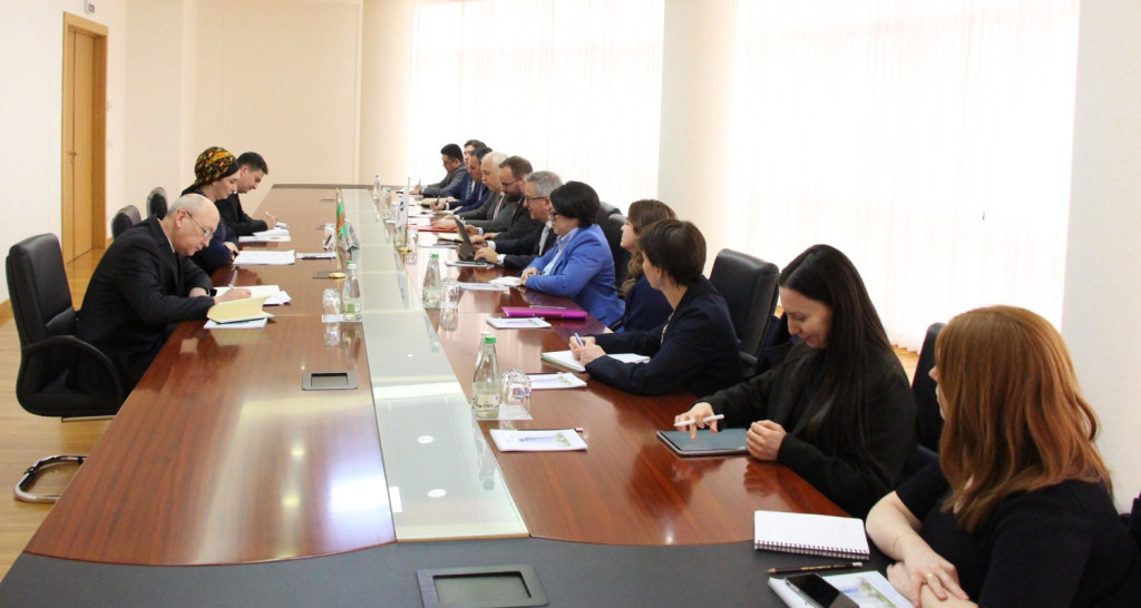 A meeting was held with the Managing Director of the Financial Institutions Department of the European Bank for Reconstruction and Development