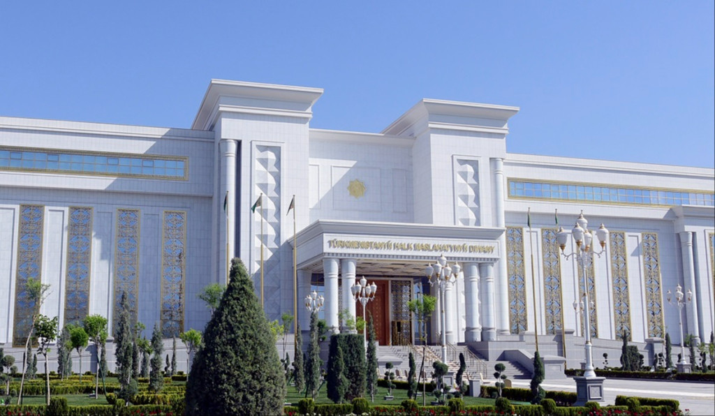 Hero-Arkadag of Turkmenistan Congratulated President Serdar Berdimuhamedov on Being Awarded the Honorary Title of "Honored Architect"