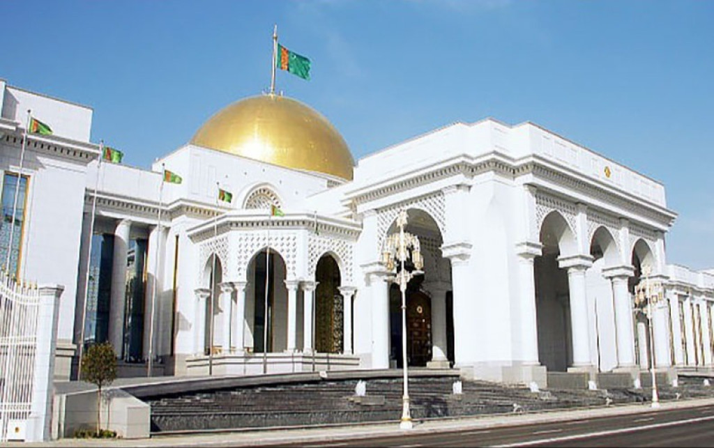 Президент Туркменистана поздравил работников строительного и промышленного комплекса страны с профессиональным праздником