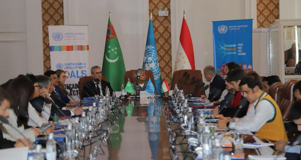 В Душанбе прошёл молодёжный диалог в честь 30-летия нейтралитета Туркменистана