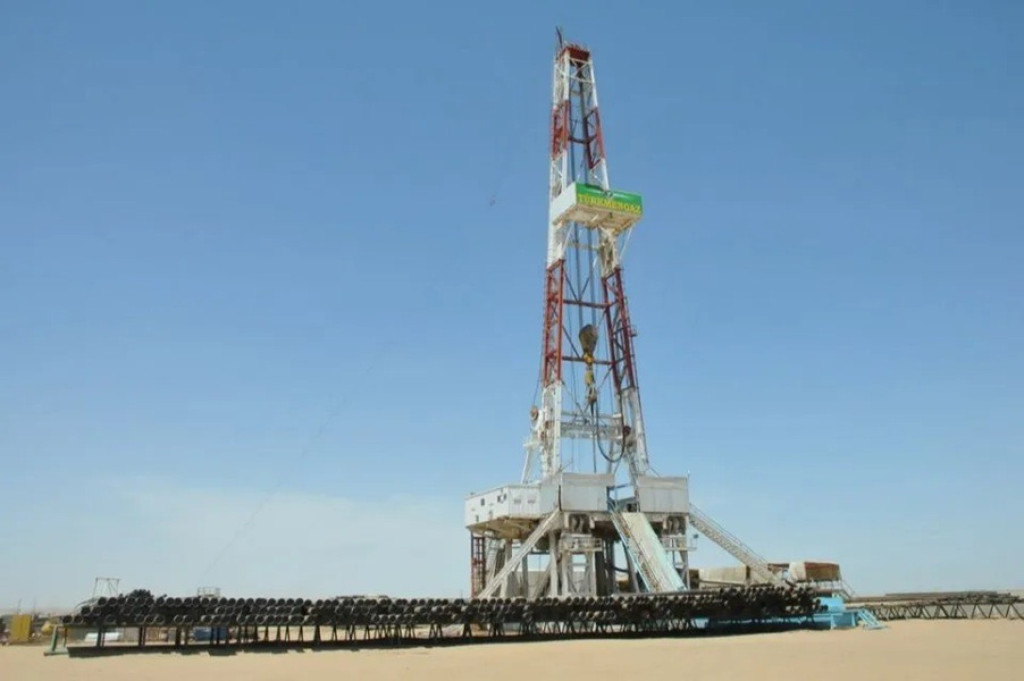 Буровики госконцерна «Туркменнебит» завершили бурение трёх скважин на месторождении Узынада
