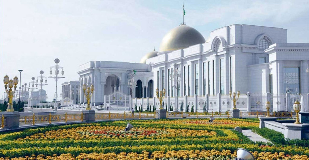 Türkmenistanyň Prezidenti gurluşyk, senagat, himiýa, energetika pudaklarynyň ösüşi hakyndaky halkara sergä we maslahata gatnaşyjylary gutlady