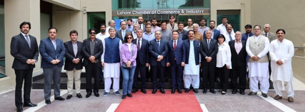 В ТПП Лахора состоялась церемония открытия Киоска по содействию торговле со странами ЦА и Азербайджаном