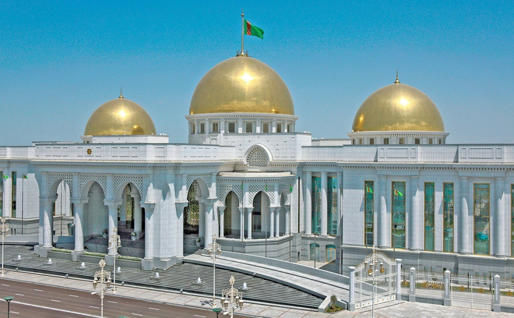 tuerkmenistanyn-prezidenti-hyzmatdaslyk-boyunca-bilelikdaeki-tuerkmen-tatar-is-toparynyn-tuerkmen-boeleginin-duezuemini-tassyklady