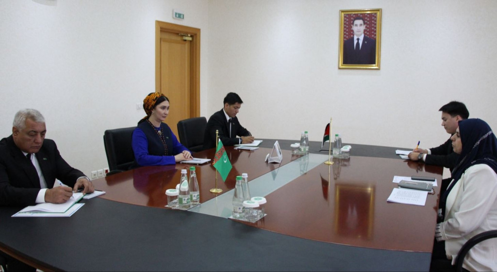 Turkmen-Palestinian talks held in Ashgabat